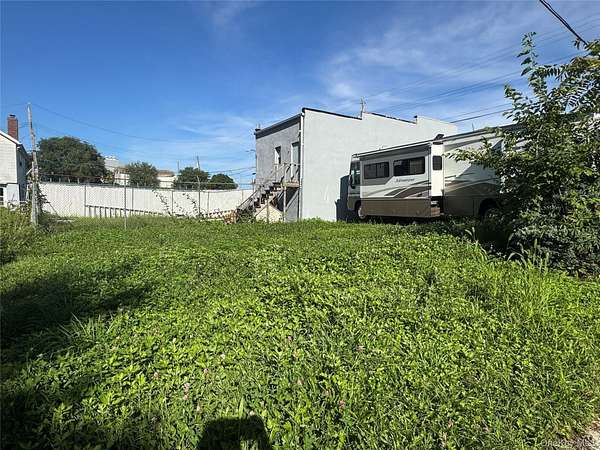 0.05 Acres of Residential Land for Sale in Staten Island, New York