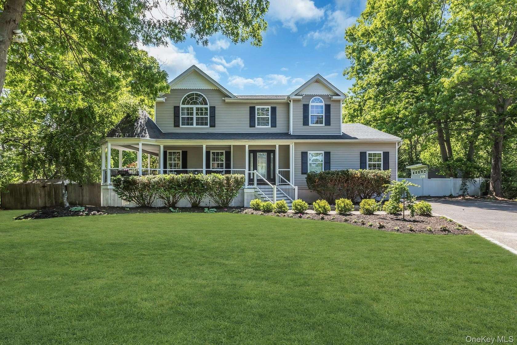 1.52 Acres of Land with Home for Sale in Medford, New York