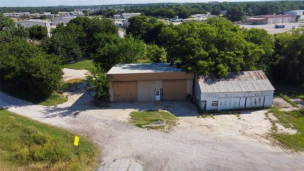 1.57 Acres of Mixed-Use Land for Sale in Bridgeport, Texas