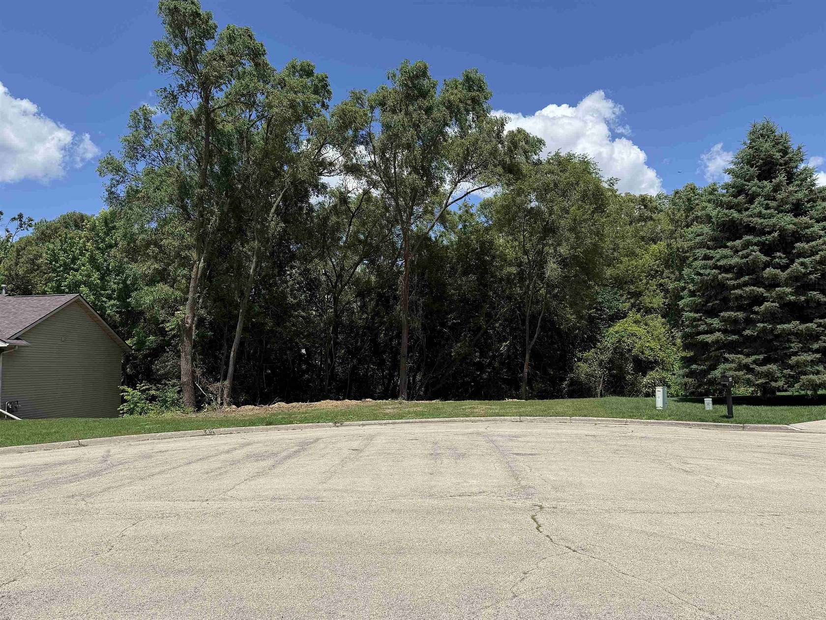 0.7 Acres of Land for Sale in Rockford, Illinois