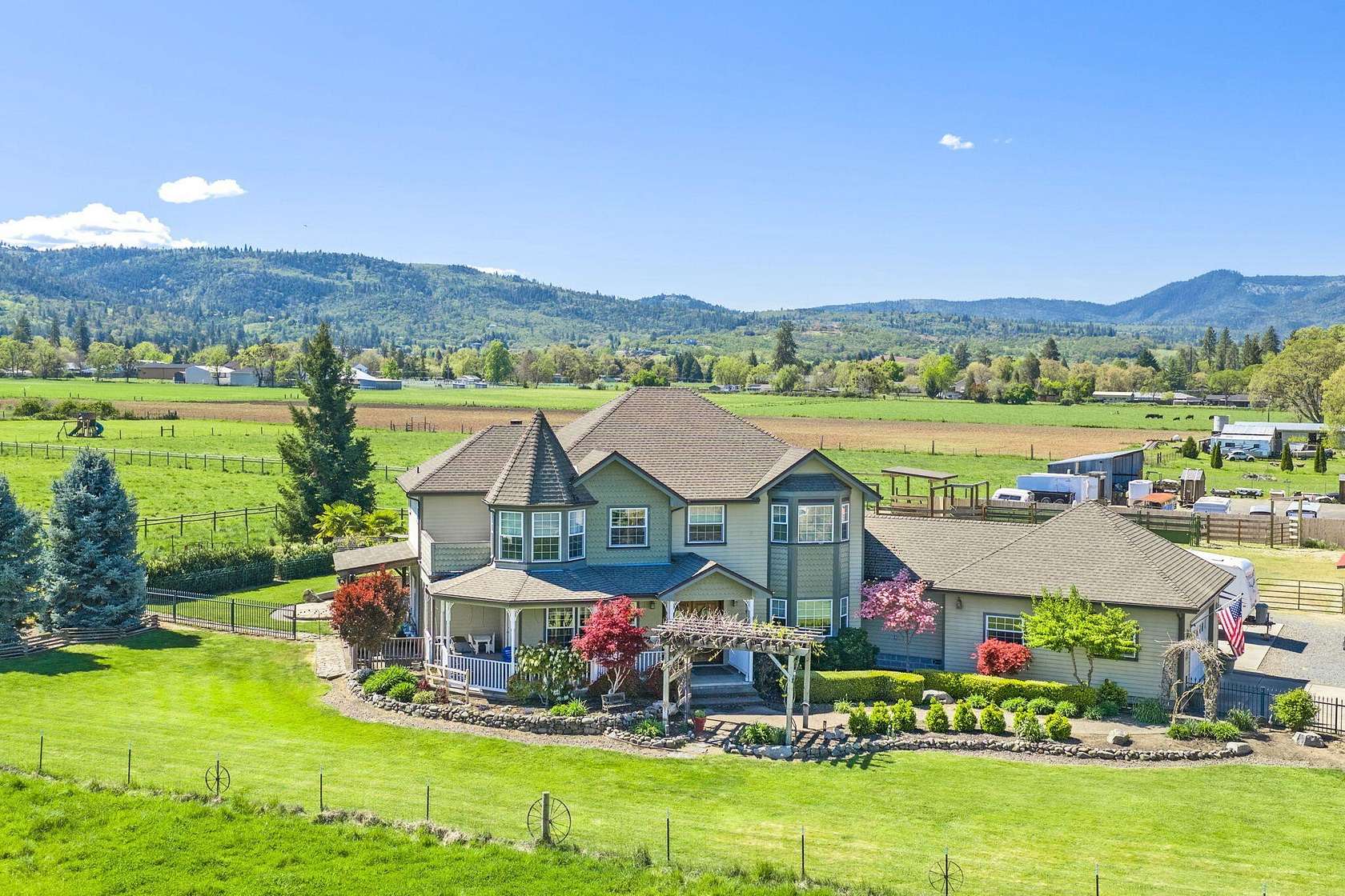 7.3 Acres of Land with Home for Sale in Medford, Oregon
