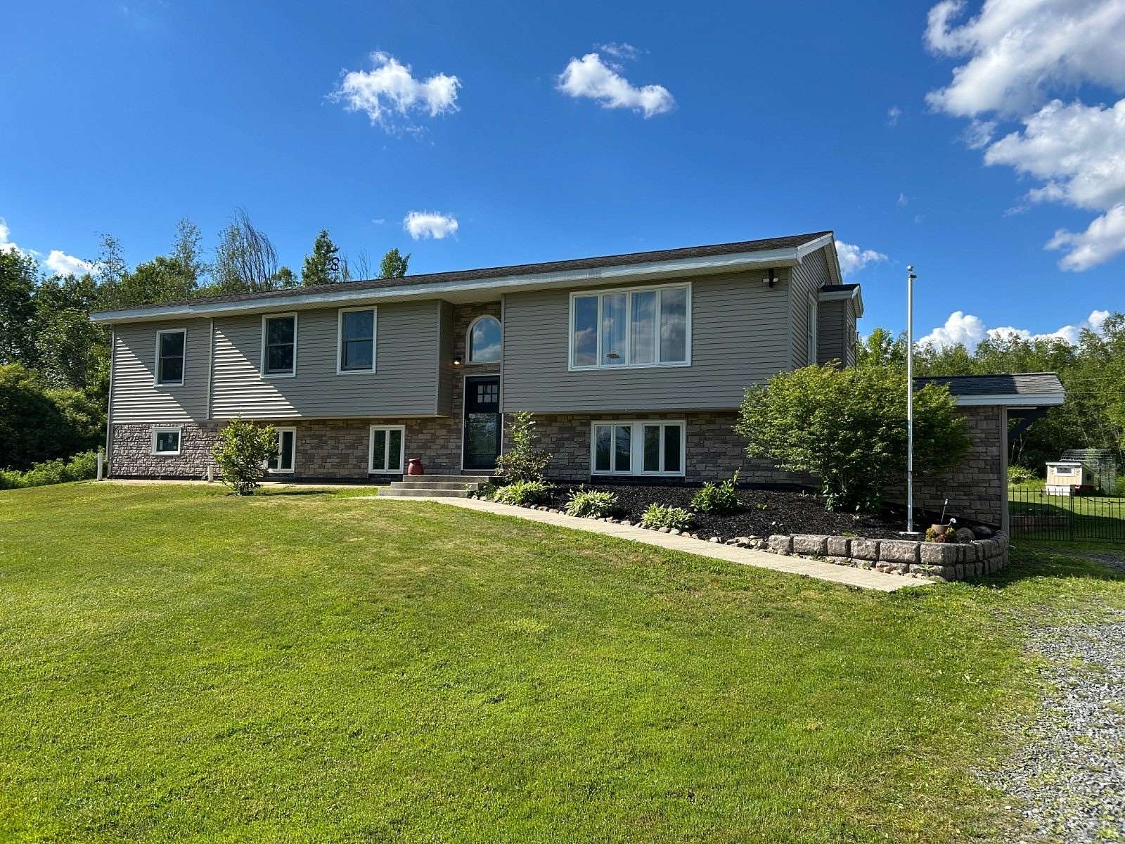 3.1 Acres of Land with Home for Sale in Amsterdam, New York