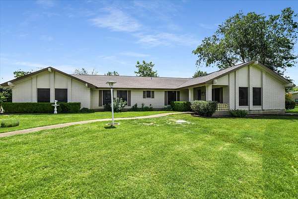 4.77 Acres of Land with Home for Sale in Round Rock, Texas
