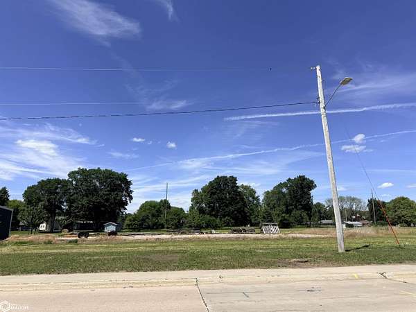 8 Acres of Residential Land for Sale in Belmond, Iowa