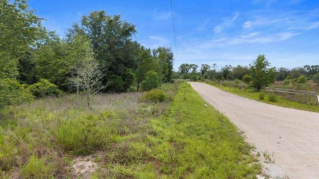 2.5 Acres of Residential Land for Sale in Old Town, Florida
