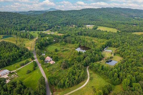 20 Acres of Land with Home for Auction in Jacksonville, Alabama