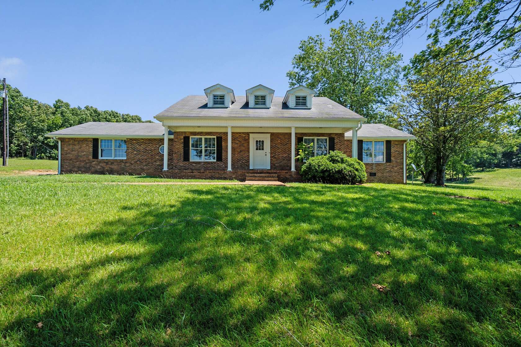 19.6 Acres of Land with Home for Sale in Lebanon, Tennessee
