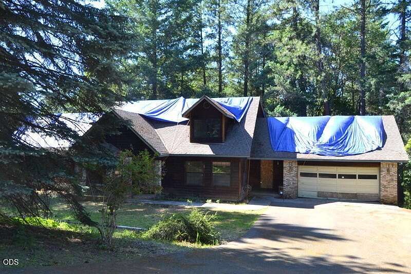 5.26 Acres of Land with Home for Sale in Grants Pass, Oregon