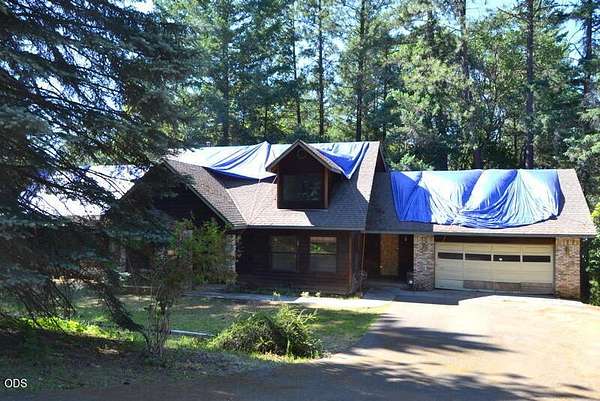 5.26 Acres of Land with Home for Sale in Grants Pass, Oregon