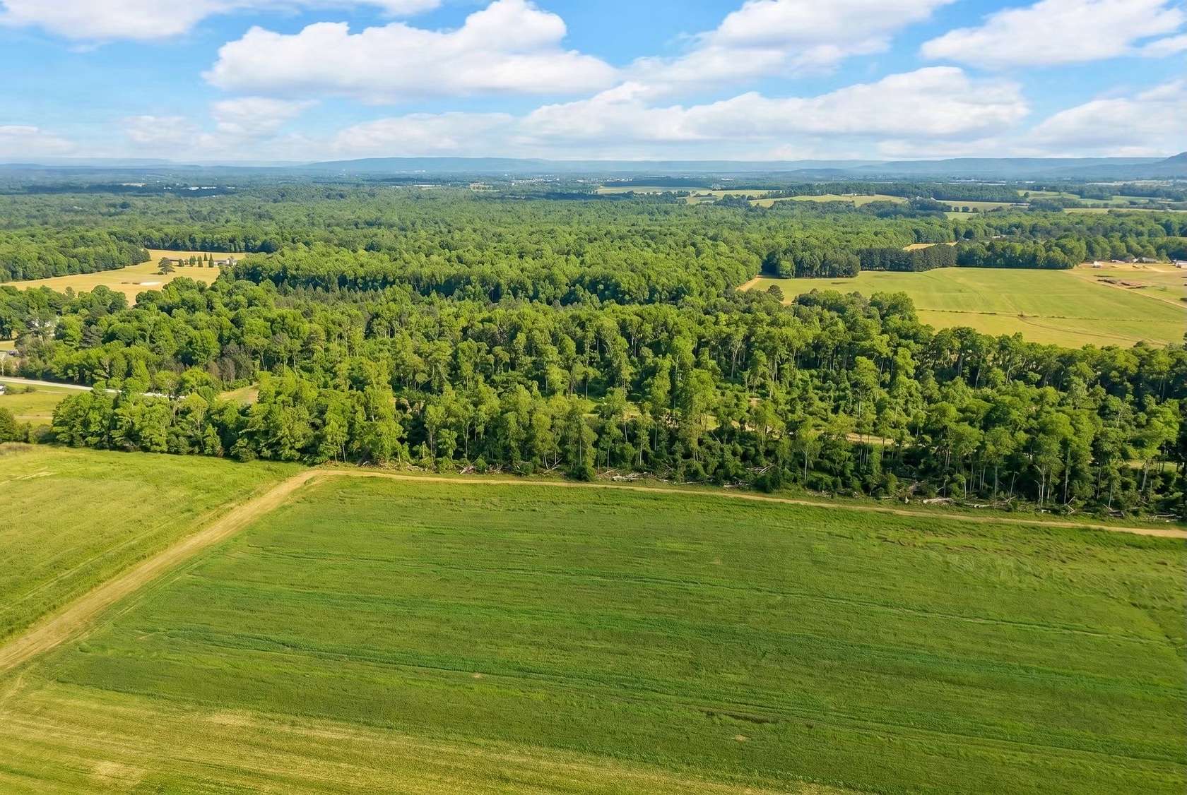 10 Acres of Land for Sale in Belvidere, Tennessee
