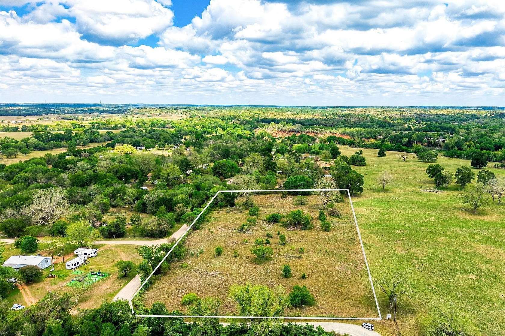 5 Acres of Residential Land for Sale in Smithville, Texas