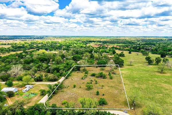 5 Acres of Residential Land for Sale in Smithville, Texas