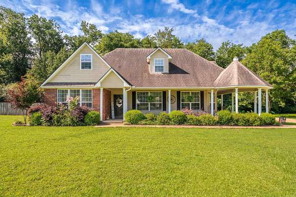 1.58 Acres of Land with Home for Sale in Malvern, Arkansas