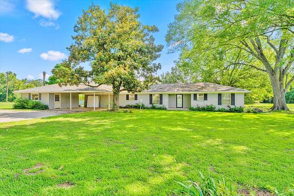 25 Acres of Recreational Land with Home for Sale in Mount Pleasant, Texas