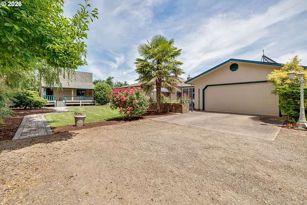 14.7 Acres of Land with Home for Sale in Hubbard, Oregon