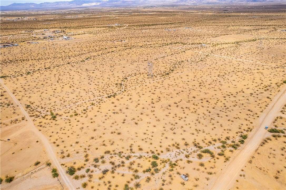 2.35 Acres of Residential Land for Sale in Golden Valley, Arizona