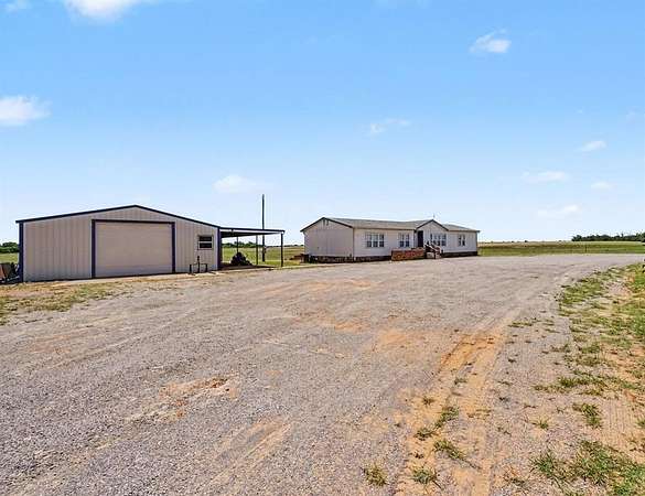 4 Acres of Land with Home for Sale in Sayre, Oklahoma
