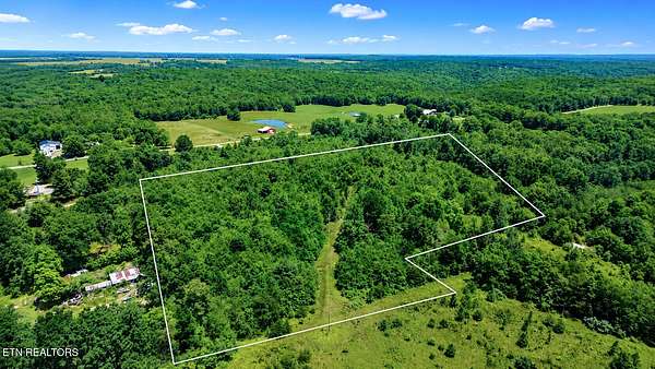 9 Acres of Residential Land for Sale in Crossville, Tennessee