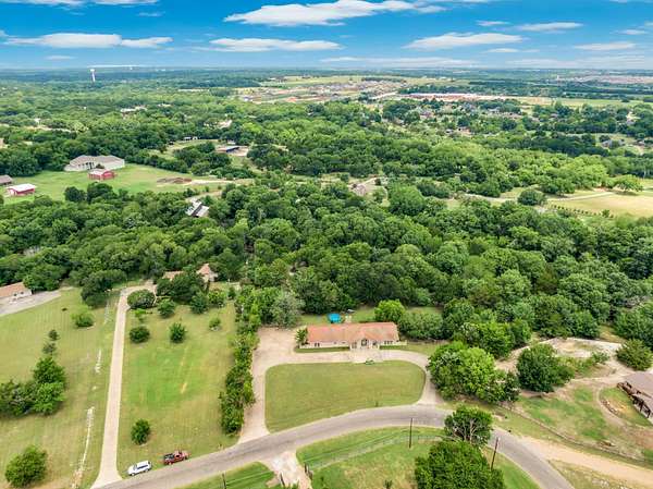 3.39 Acres of Land with Home for Sale in Oak Leaf, Texas