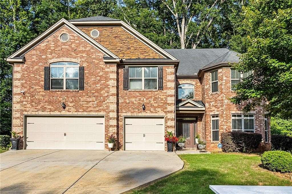 1.5 Acres of Land with Home for Sale in Fayetteville, Georgia