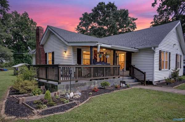 2 Acres of Land with Home for Sale in Decatur, Alabama