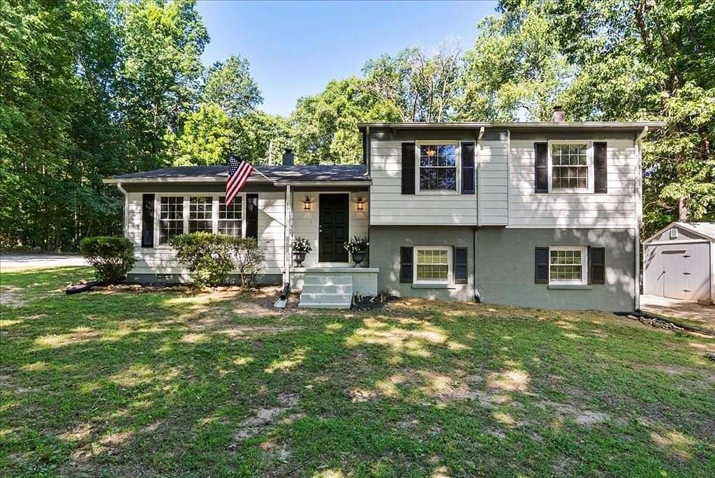 5.56 Acres of Land with Home for Sale in Crewe, Virginia