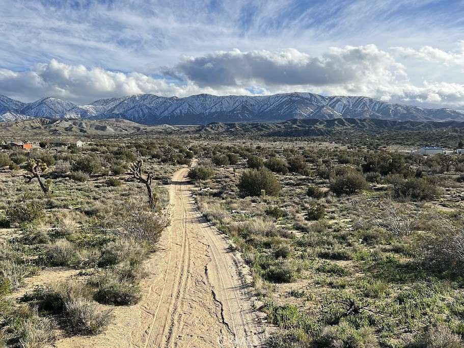8.72 Acres of Land for Sale in Pearblossom, California