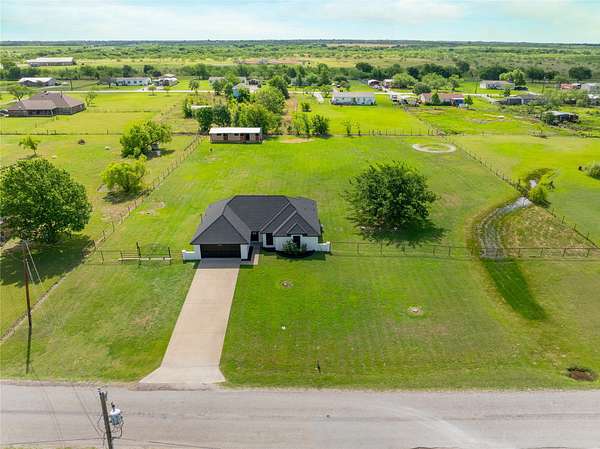 1.5 Acres of Land with Home for Sale in Kaufman, Texas