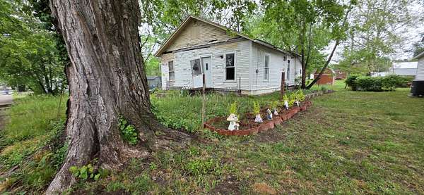 0.16 Acres of Residential Land for Sale in McLeansboro, Illinois