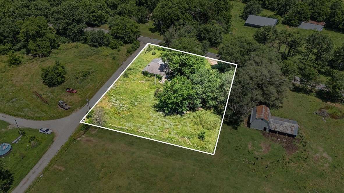 1 Acre of Residential Land for Sale in Gravette, Arkansas