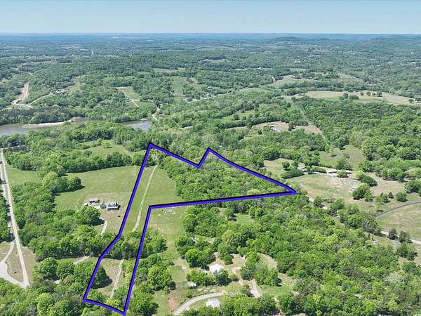 8.38 Acres of Land with Home for Auction in Hartsville, Tennessee