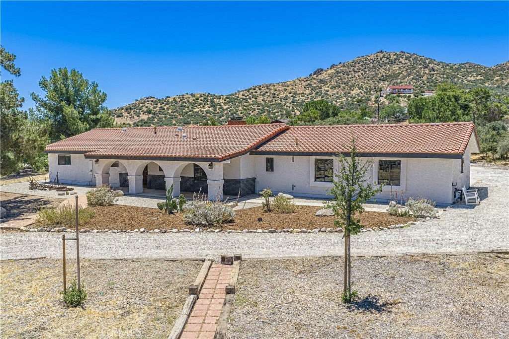 2.37 Acres of Land with Home for Sale in Agua Dulce, California