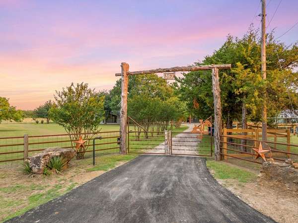 21.6 Acres of Land with Home for Sale in Wills Point, Texas