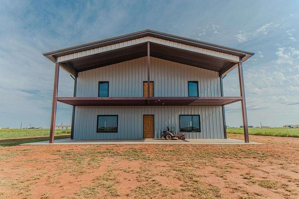 2.55 Acres of Improved Residential Land for Sale in Seminole, Texas