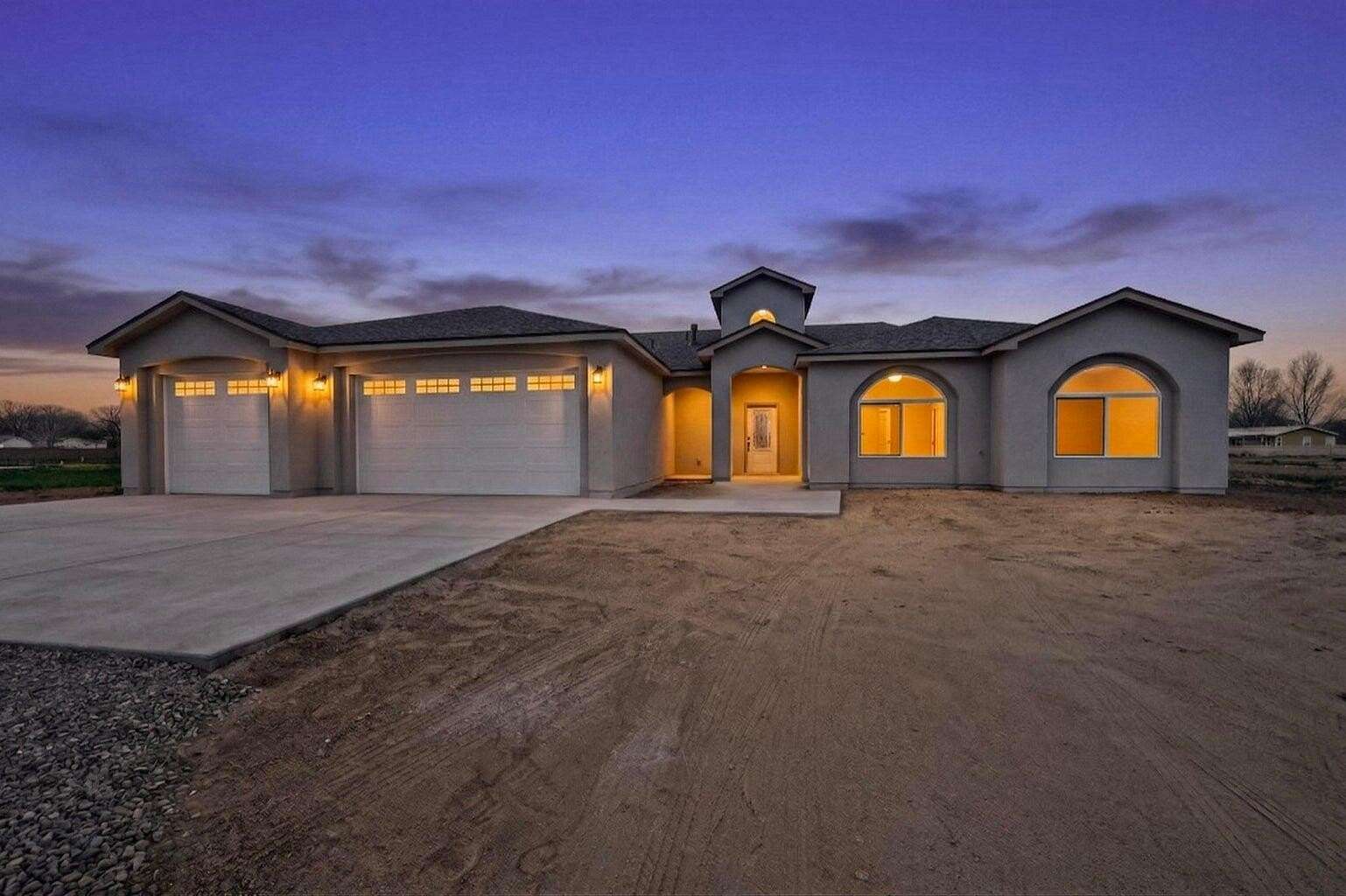 1.5 Acres of Land with Home for Lease in Los Lunas, New Mexico