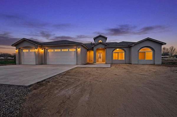 1.5 Acres of Land with Home for Lease in Los Lunas, New Mexico