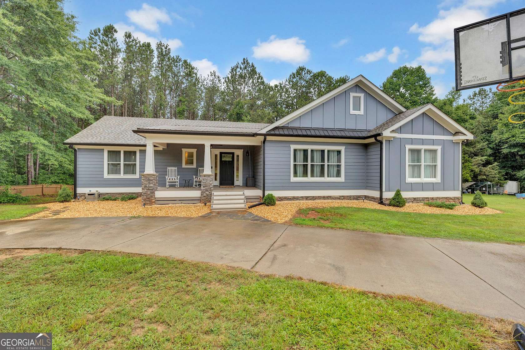 5 Acres of Improved Mixed-Use Land for Sale in Rutledge, Georgia