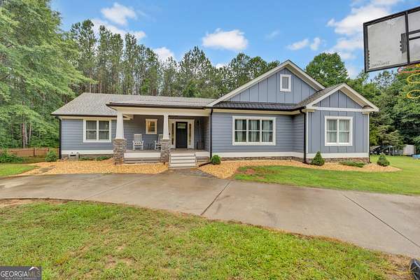 5 Acres of Improved Mixed-Use Land for Sale in Rutledge, Georgia