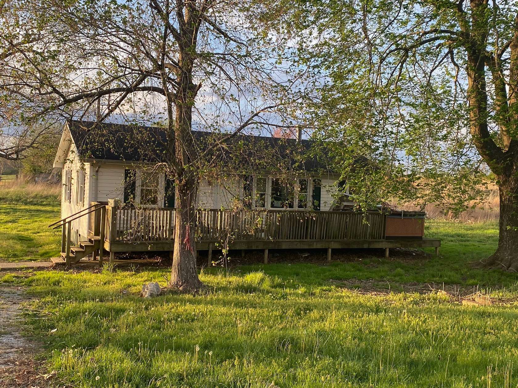2 Acres of Land with Home for Sale in Hopkinsville, Kentucky