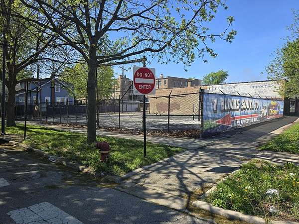 0.08 Acres of Mixed-Use Land for Sale in Chicago, Illinois