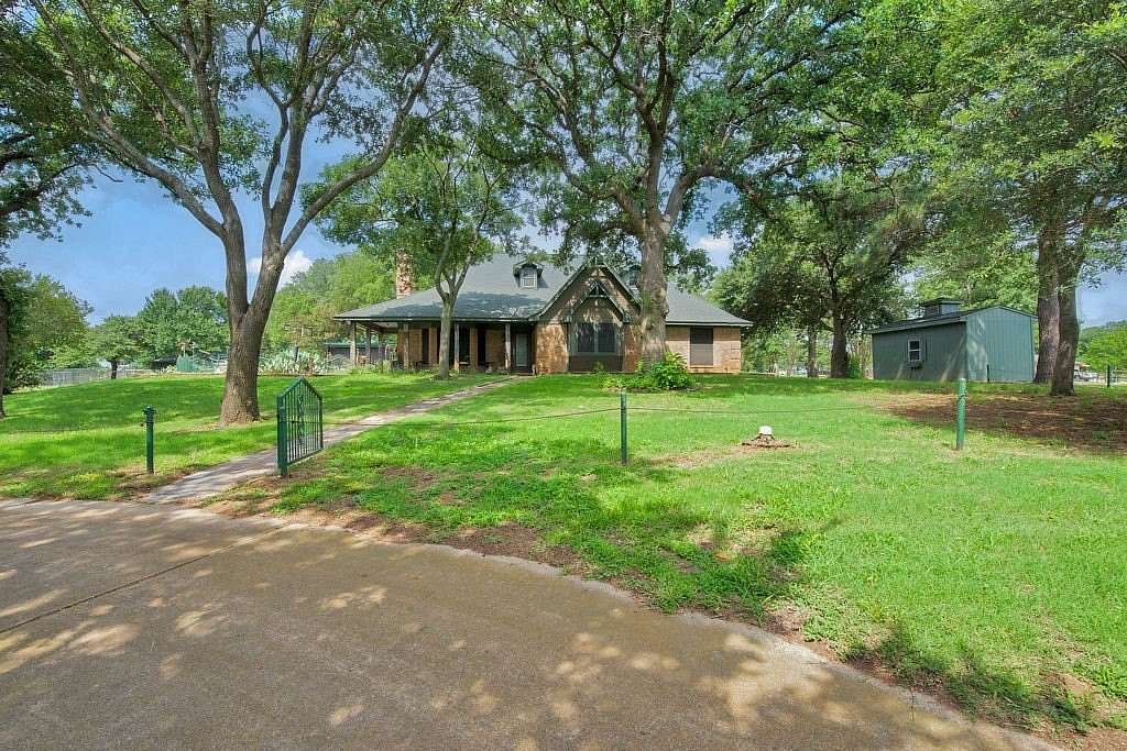 3.64 Acres of Improved Mixed-Use Land for Sale in Burleson, Texas
