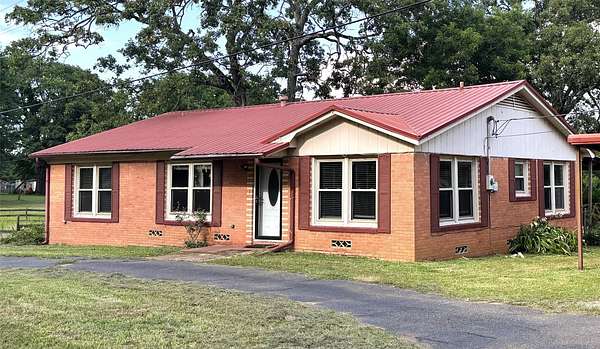 4.68 Acres of Land with Home for Sale in Mount Pleasant, Texas