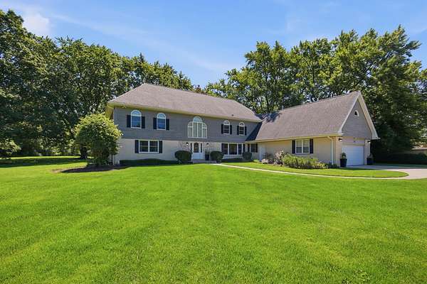 2.1 Acres of Land with Home for Sale in Inverness, Illinois