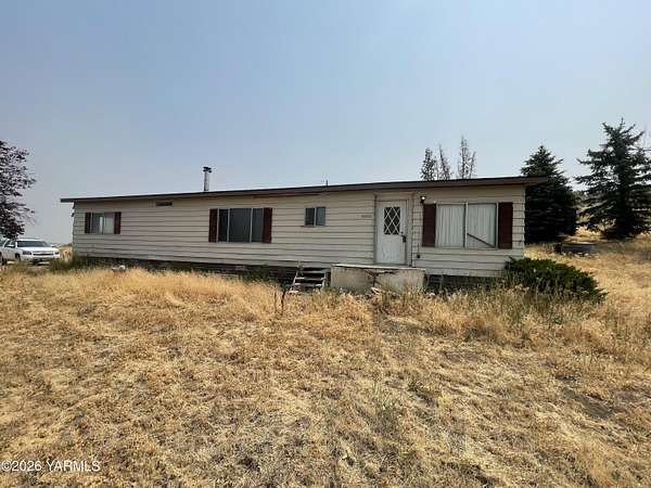 10.1 Acres of Land with Home for Sale in Yakima, Washington
