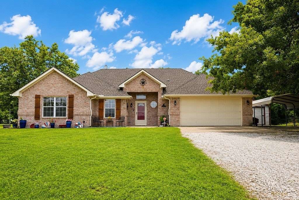2.16 Acres of Land with Home for Sale in Paradise, Texas