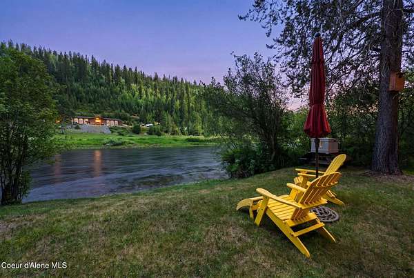 2.44 Acres of Land with Home for Sale in Bonners Ferry, Idaho