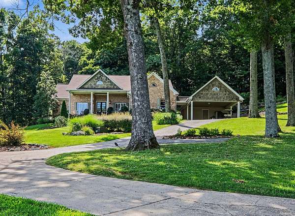 5 Acres of Land with Home for Sale in Franklin, Tennessee