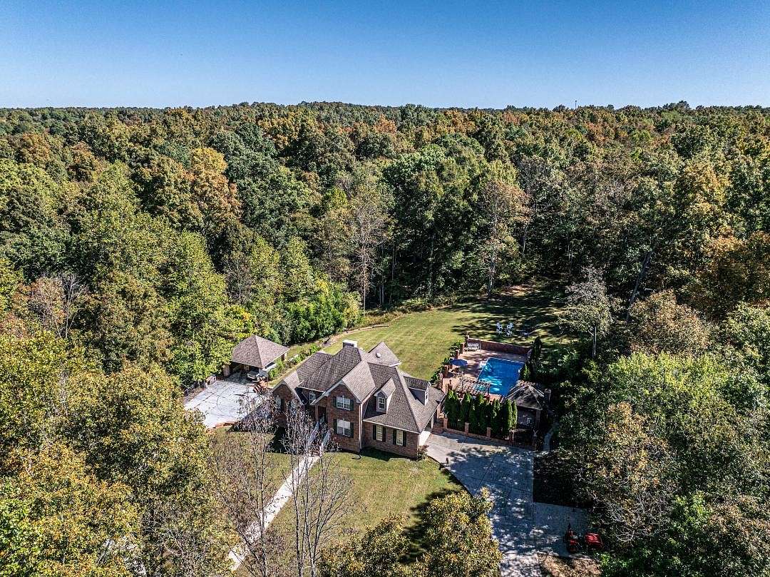 19.2 Acres of Land with Home for Sale in Charlotte, Tennessee