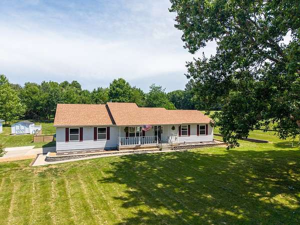 4.6 Acres of Land with Home for Sale in Mount Vernon, Illinois