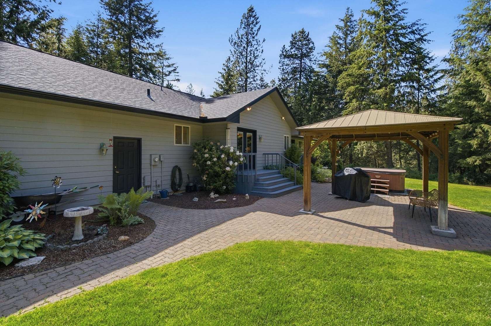 2.6 Acres of Land with Home for Sale in Newman Lake, Washington